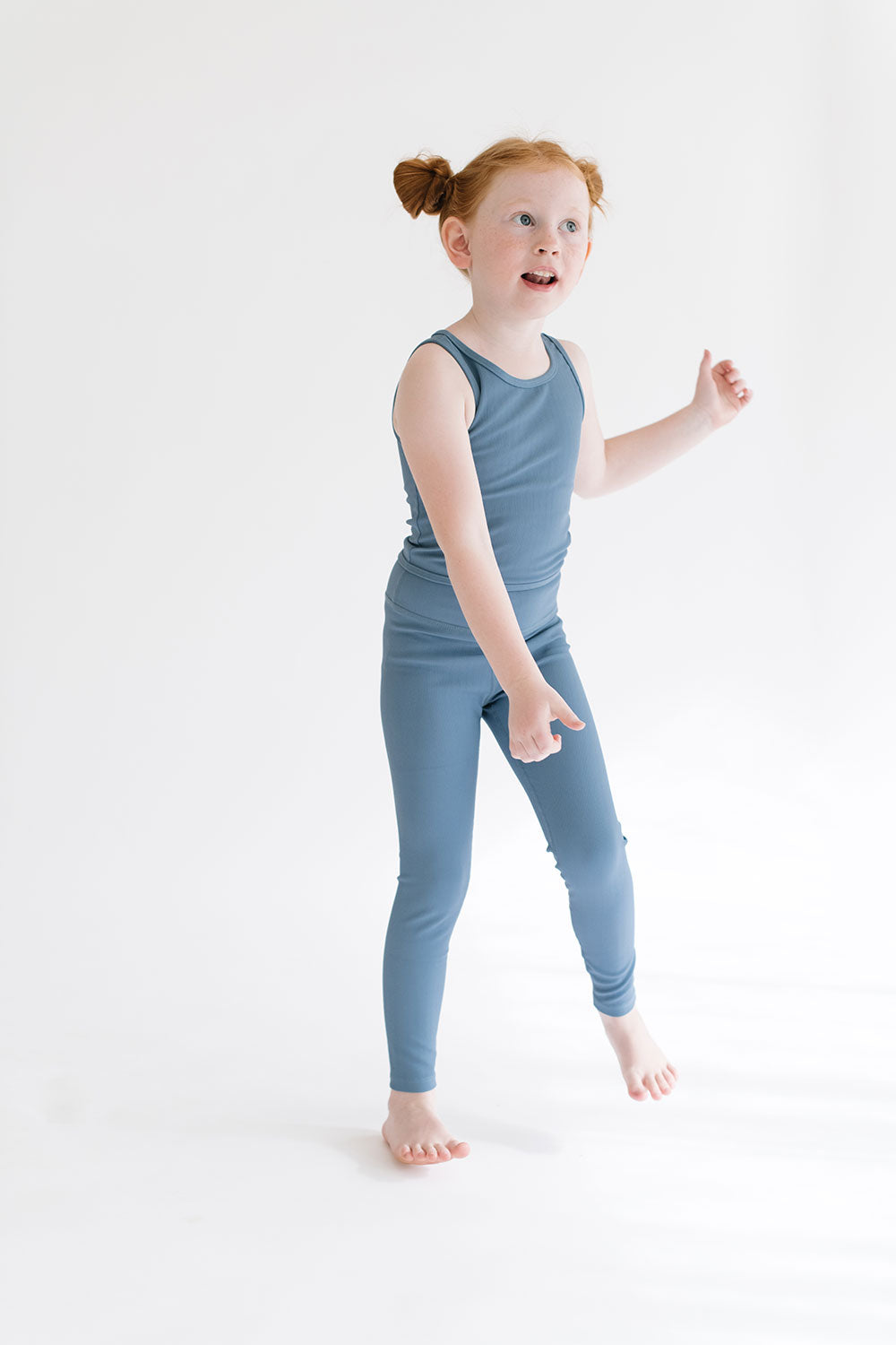 Young girl wearing Everyway kids activewear. Featuring Sporty Ribbed Leggings in Cornflower.